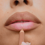 LUCID DREAMS  Brillo de labios de cromado doble con acabado ultra vinílico