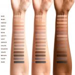 WYNUDE - EYESHADOW PALETTE Paleta de olhos composta por 15 sombras com textura mate.
